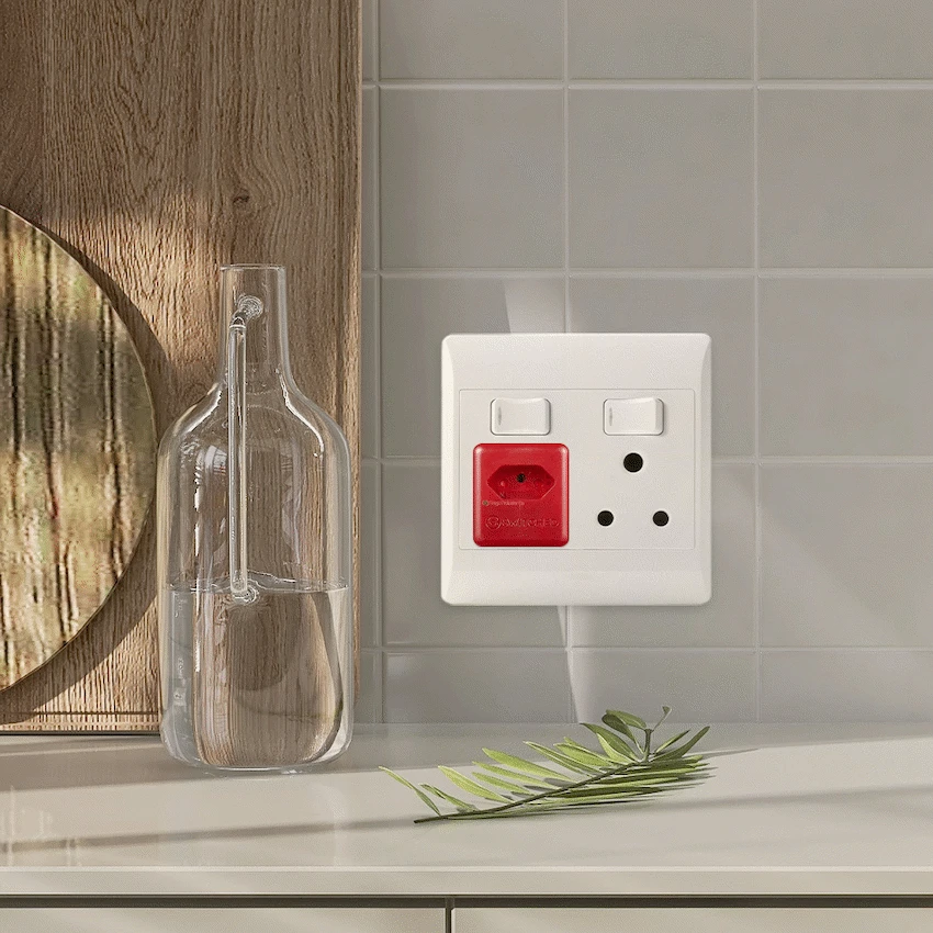 Switched 1 Way High Surge Network Safe Adaptor - Image 2