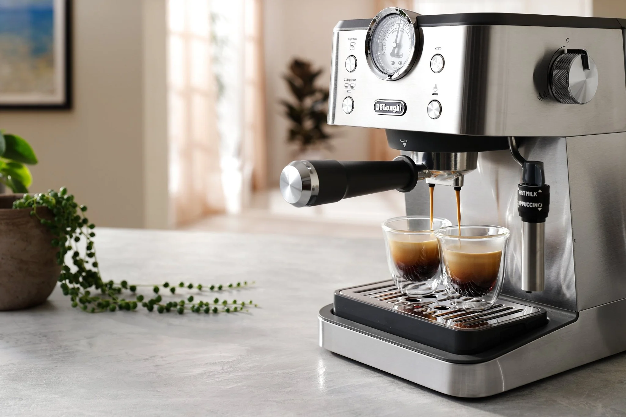 Delonghi EM450.M Classic Manual Pump Espresso Coffee Machine - Image 11