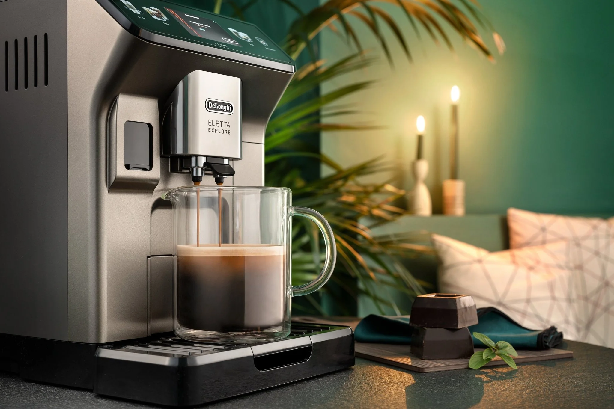 Delonghi - DLSC078 Double Walled Coffee Pot 750ml - Image 4
