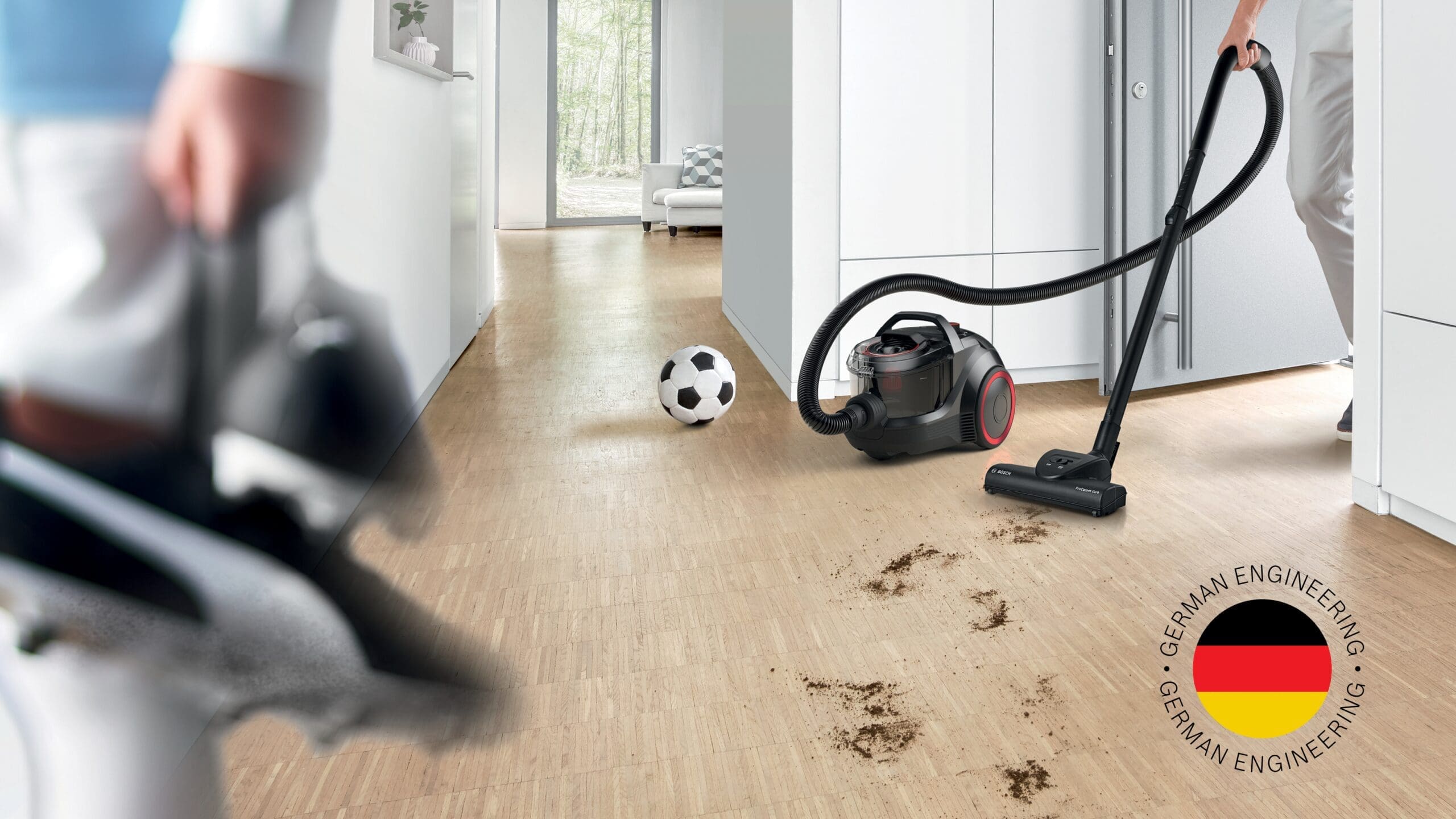 Bosch - BGS21WPOW 2000W Serie 4 Black ProPower Bagless Vacuum Cleaner - Image 2
