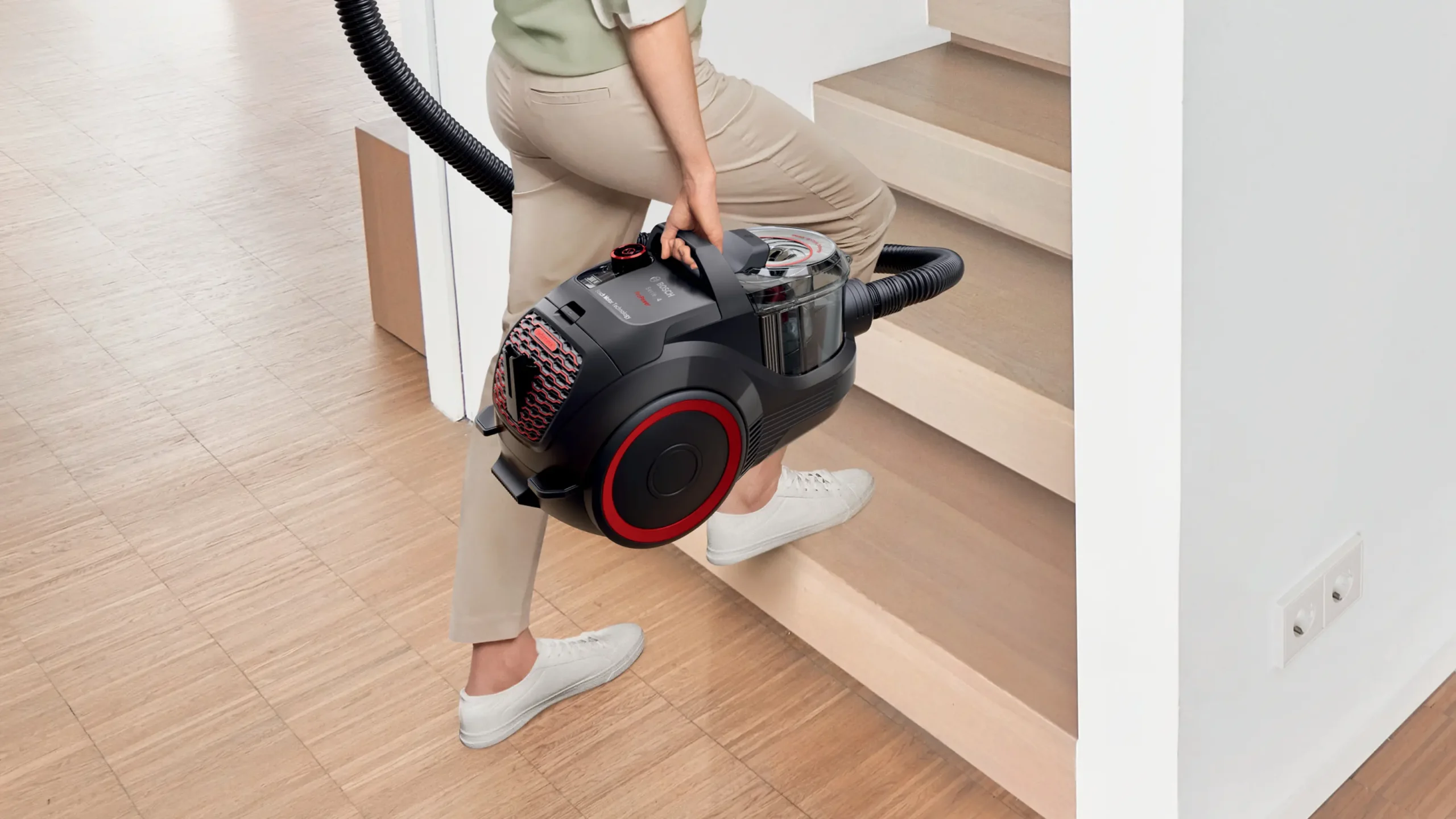 Bosch - BGS21WPOW 2000W Serie 4 Black ProPower Bagless Vacuum Cleaner - Image 4