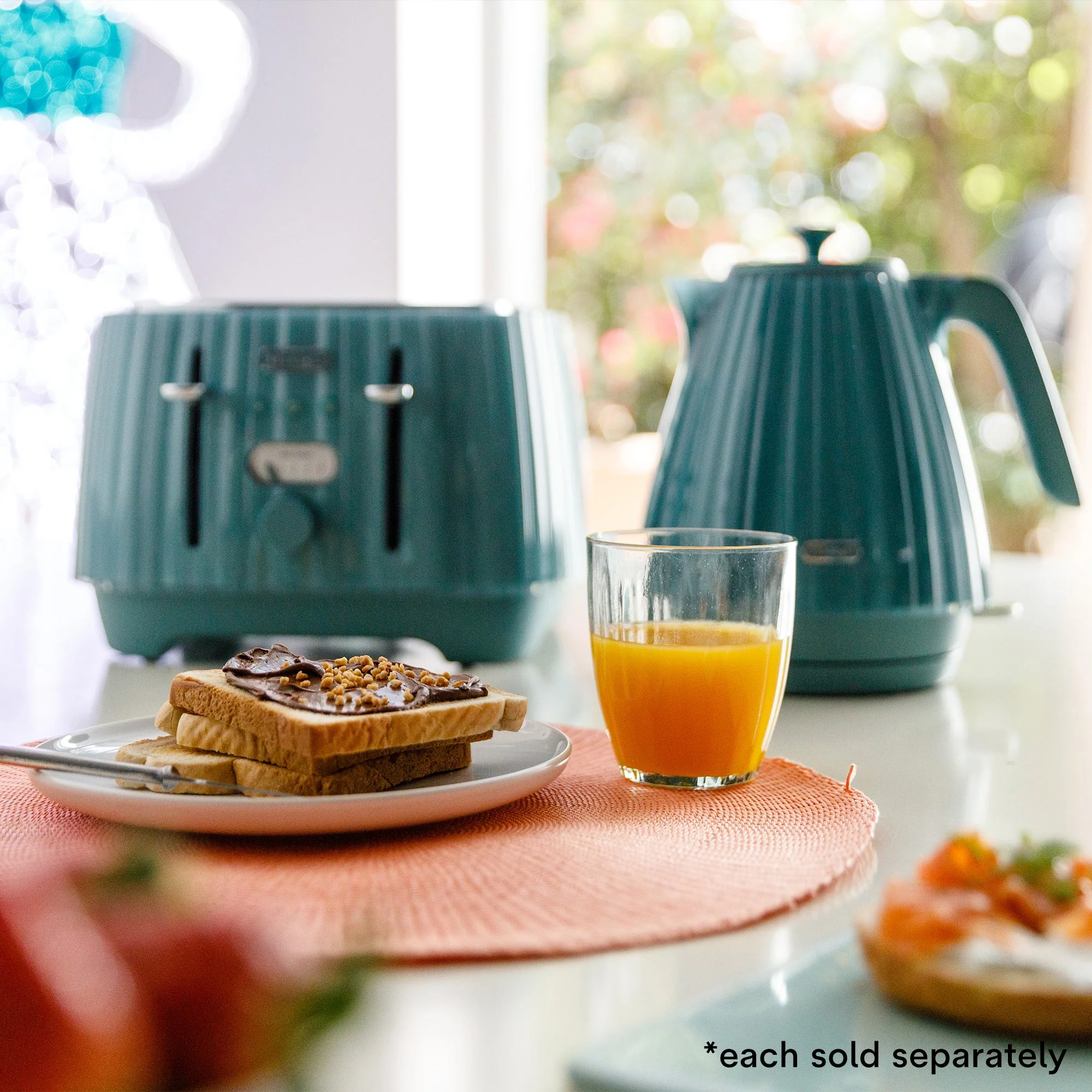 Delonghi KBD3001.GR Laguna Green Ballerina Kettle - Image 6