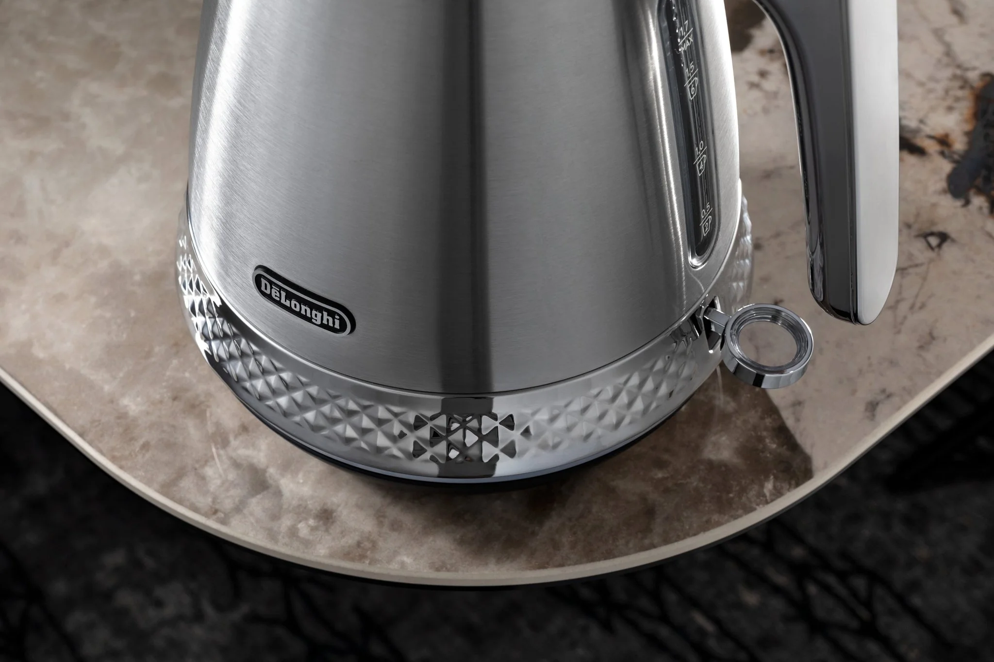 Delonghi ZA0210110224 Diadema Metal Finish 1.7L Electric Kettle - Image 4