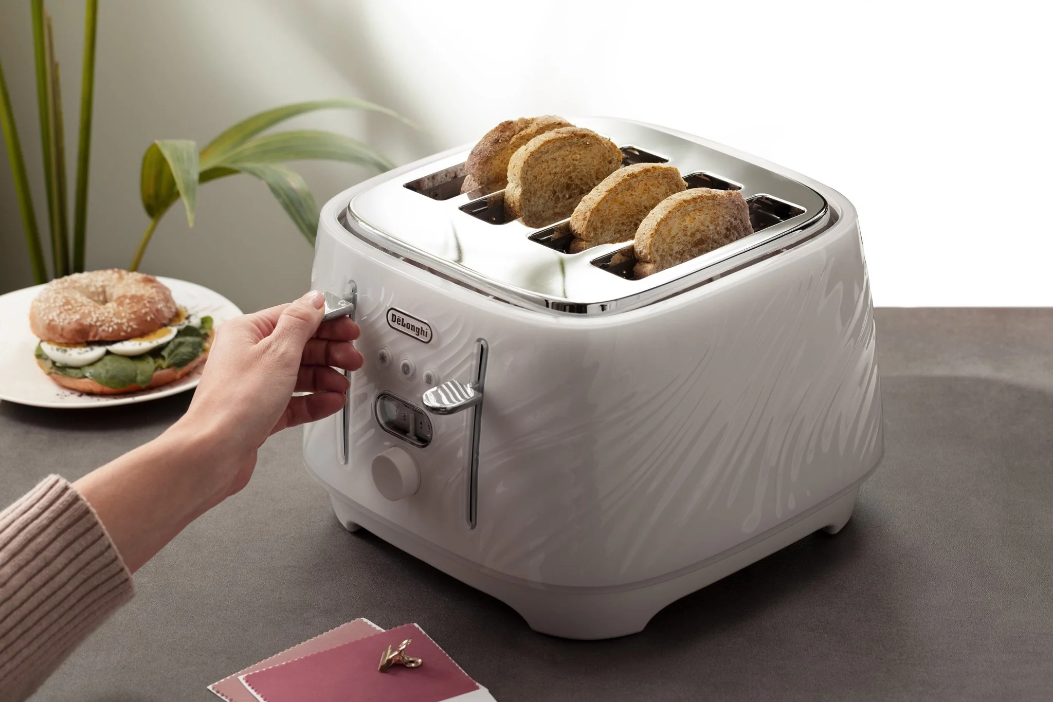 Delonghi CTDS4003.CR Ballerina Seta 4 Slice Toaster Silk Beige - Image 7