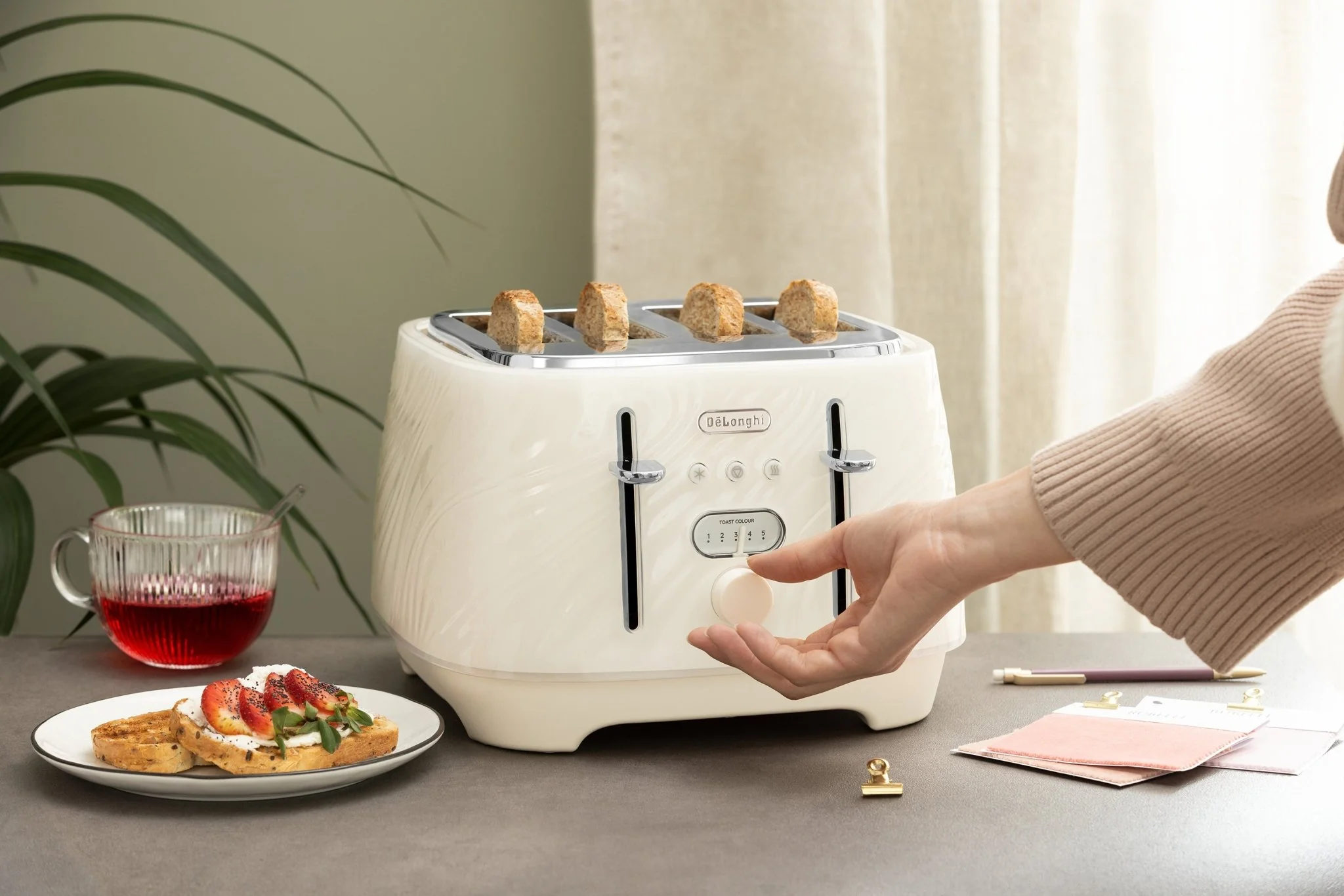 Delonghi CTDS4003.CR Ballerina Seta 4 Slice Toaster Silk Beige - Image 8
